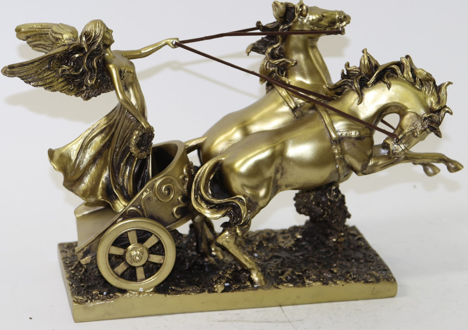 Ancient Roman Warrior Chariot Sculpture in Greek Mythology Bronze Finish Modern Decorative