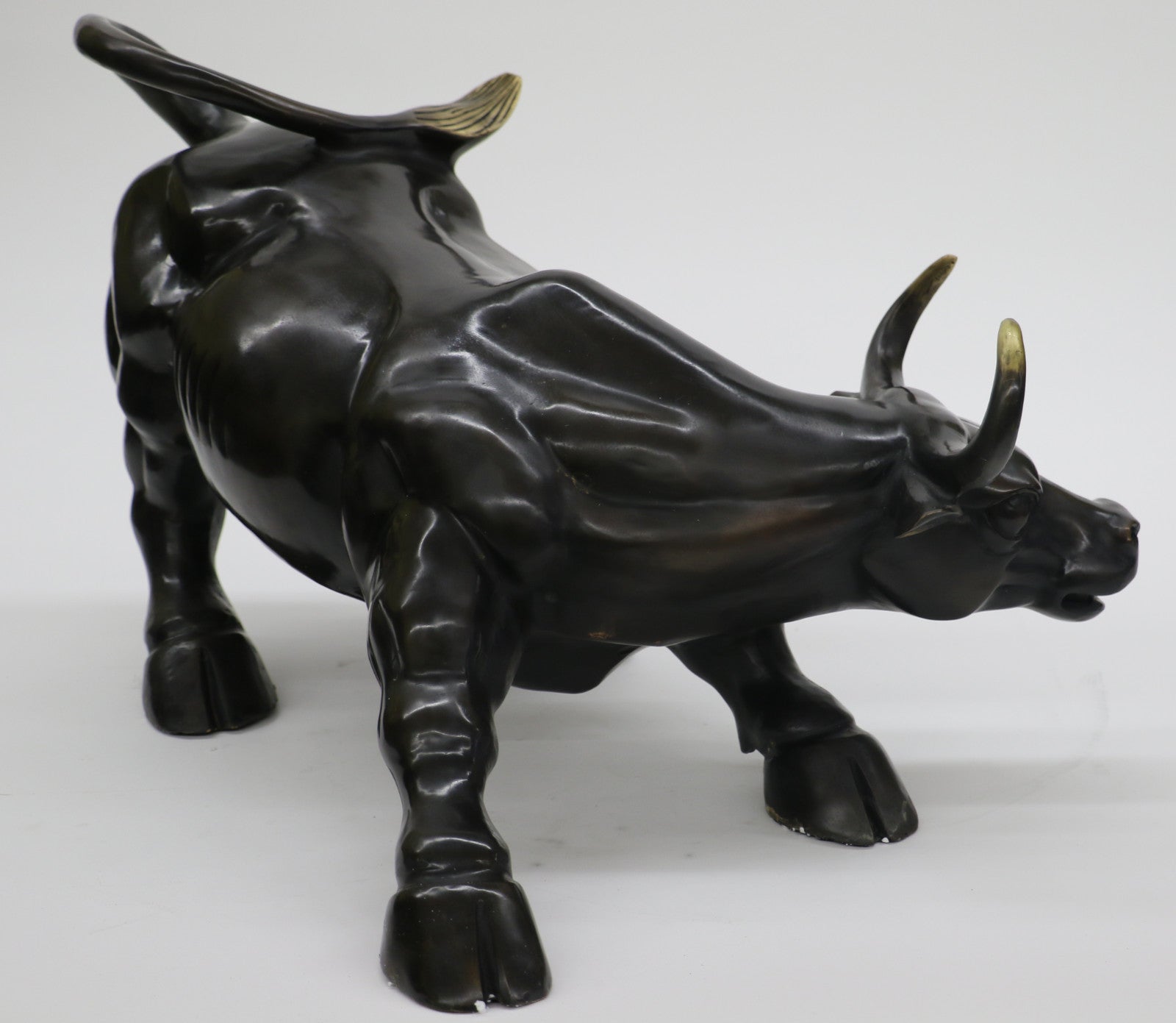 Hand Made European Genuine Bronze Magnificent Stock Market Bull Sculpture Figurine