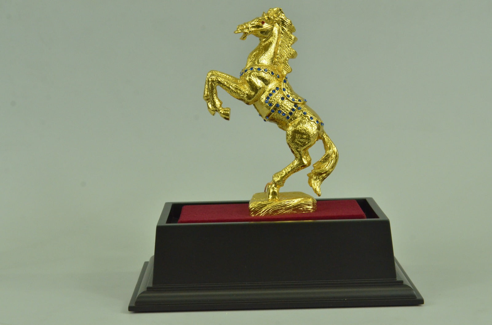 Hand Made Wild Horse Trophy Award 24K Gold Bronze Figurine Figure