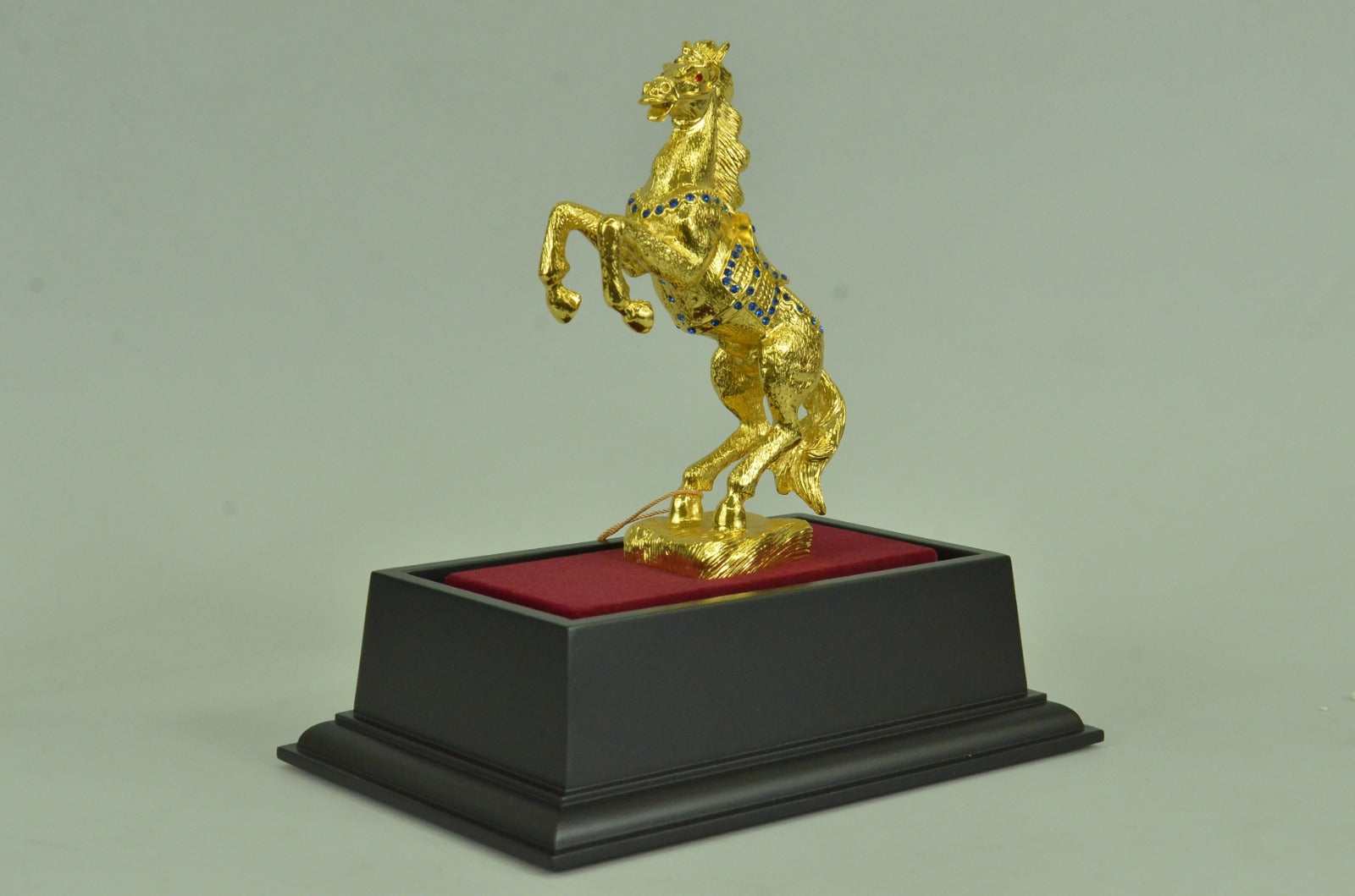 Hand Made Wild Horse Trophy Award 24K Gold Bronze Figurine Figure