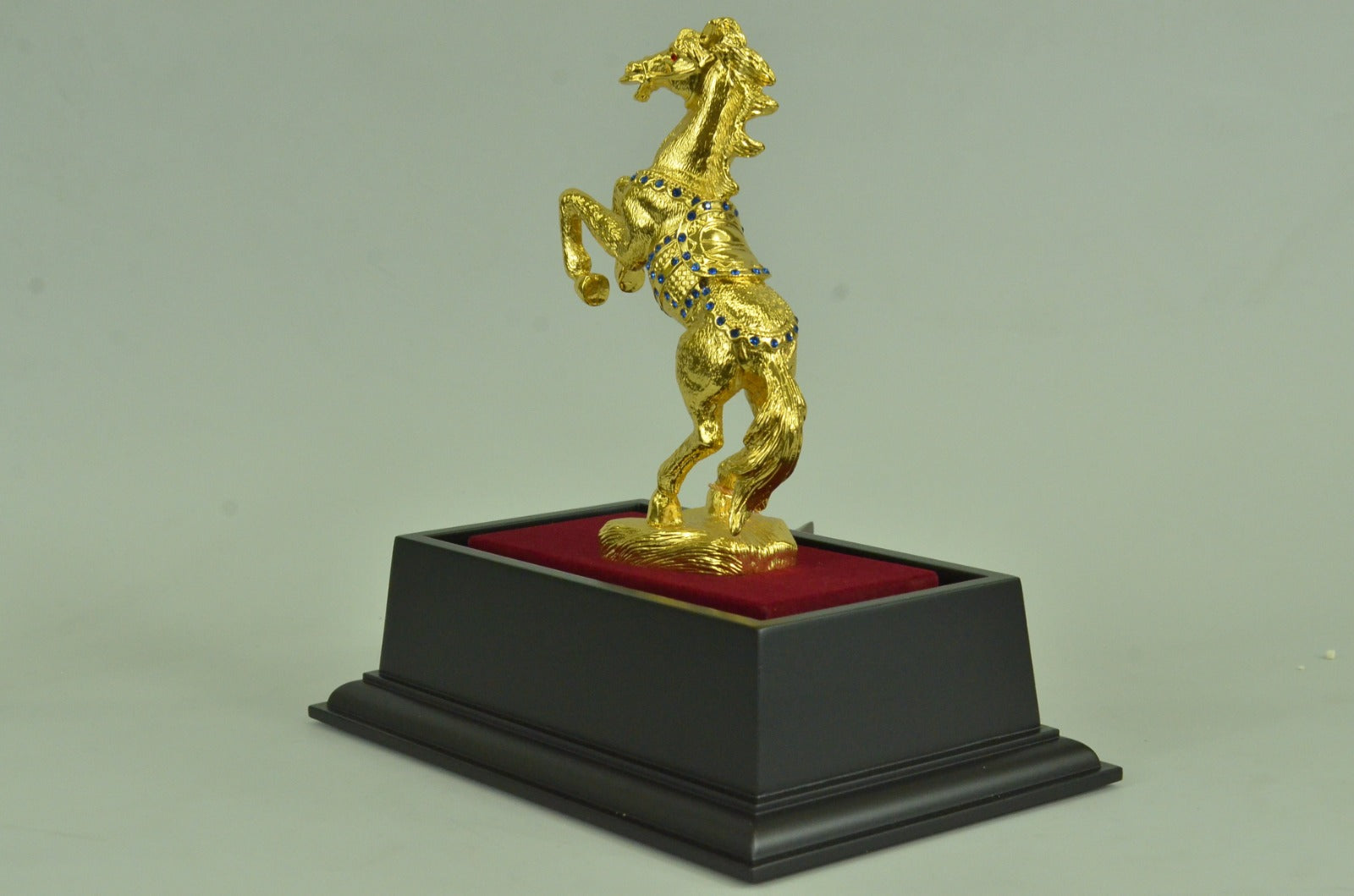 Hand Made Wild Horse Trophy Award 24K Gold Bronze Figurine Figure