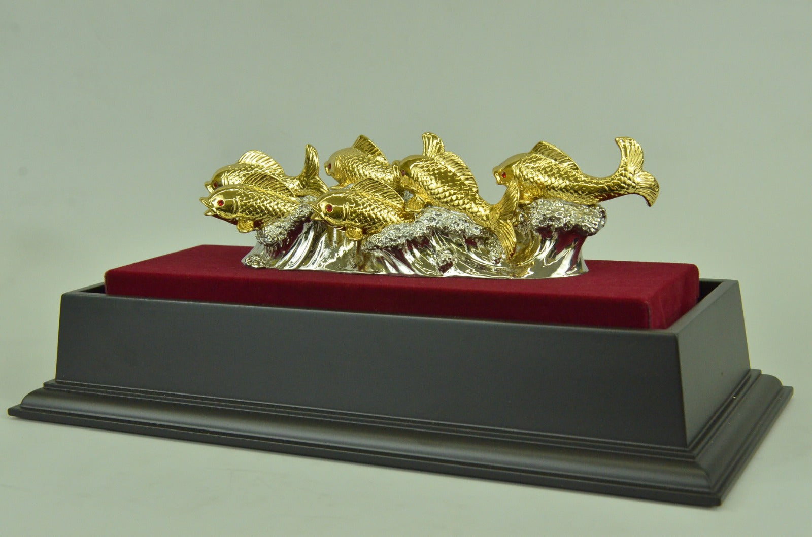 24K Gold Plated six Fishes Swimming Bronze Sculpture Glass Display Statue Figure