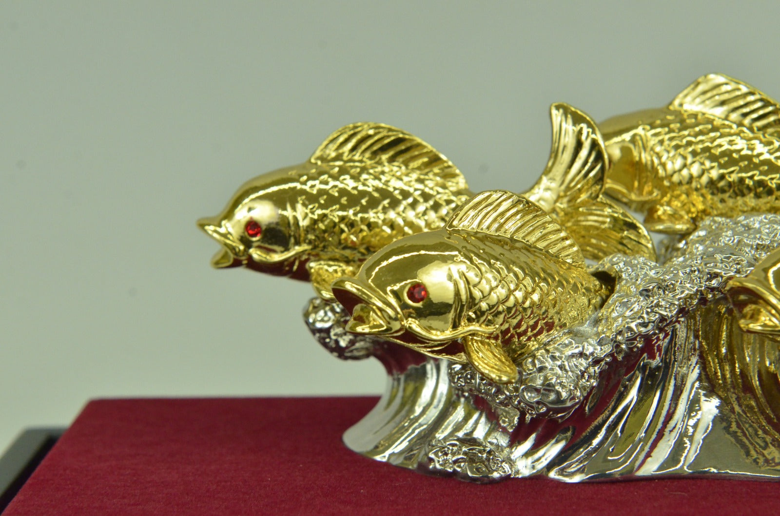 24K Gold Plated six Fishes Swimming Bronze Sculpture Glass Display Statue Figure