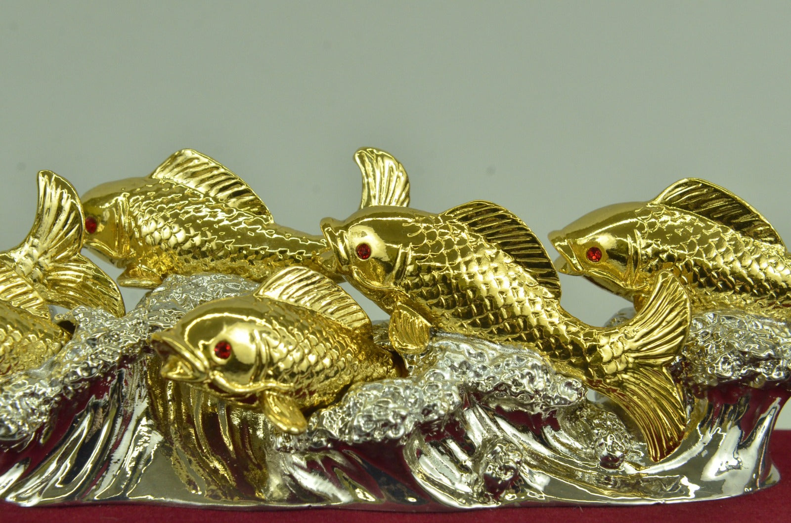 24K Gold Plated six Fishes Swimming Bronze Sculpture Glass Display Statue Figure
