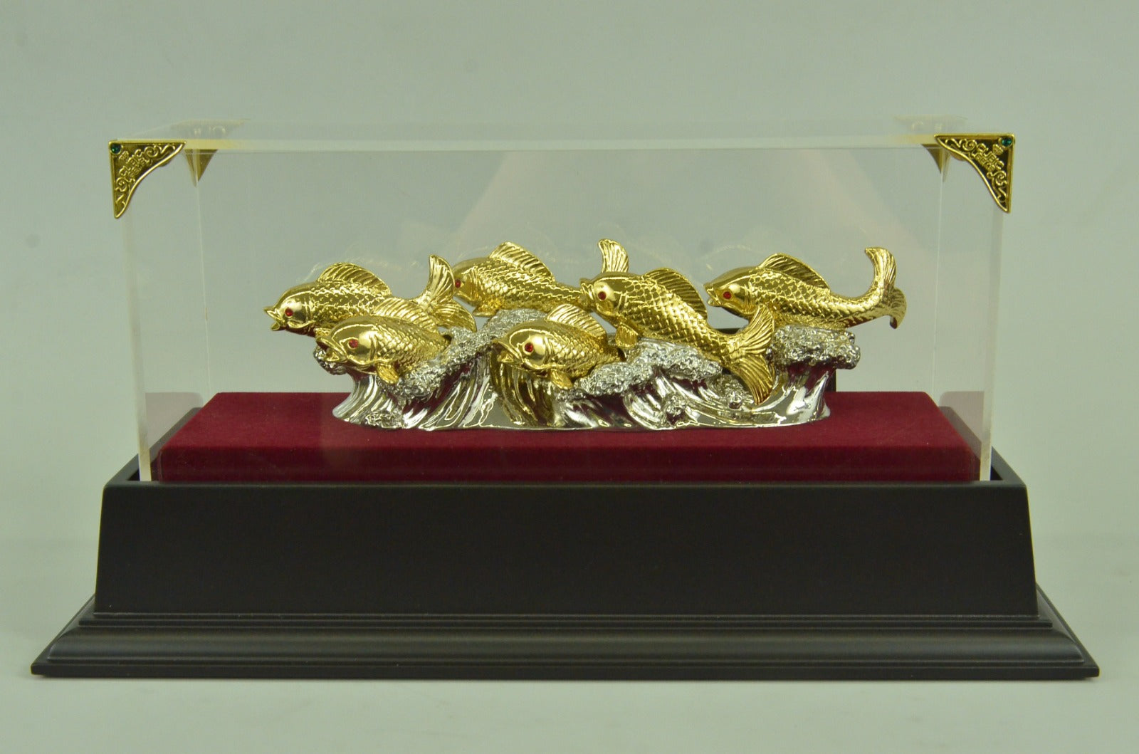 24K Gold Plated six Fishes Swimming Bronze Sculpture Glass Display Statue Figure