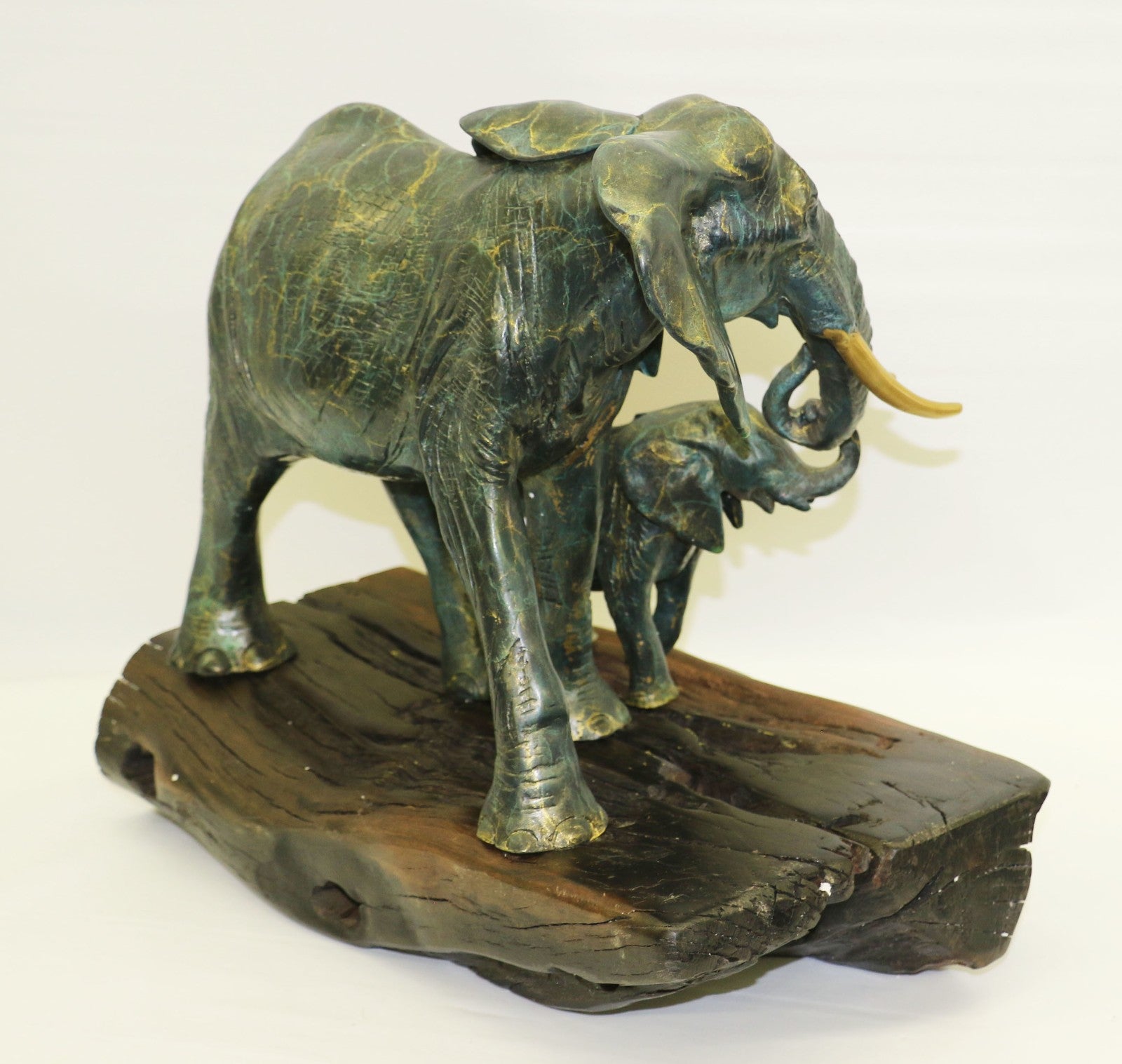 Collector Edition Elephant Family Wildlife Home/Cabin Decoration Bronze Sculpture