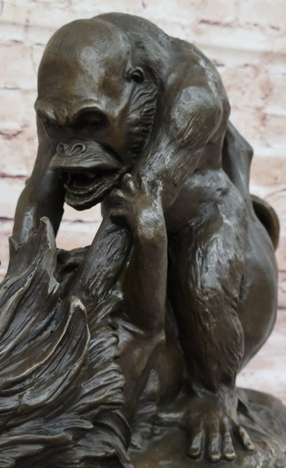 Wildlife Art Collector Edition: Masson`s Gorilla and Lion Battle Sculpture