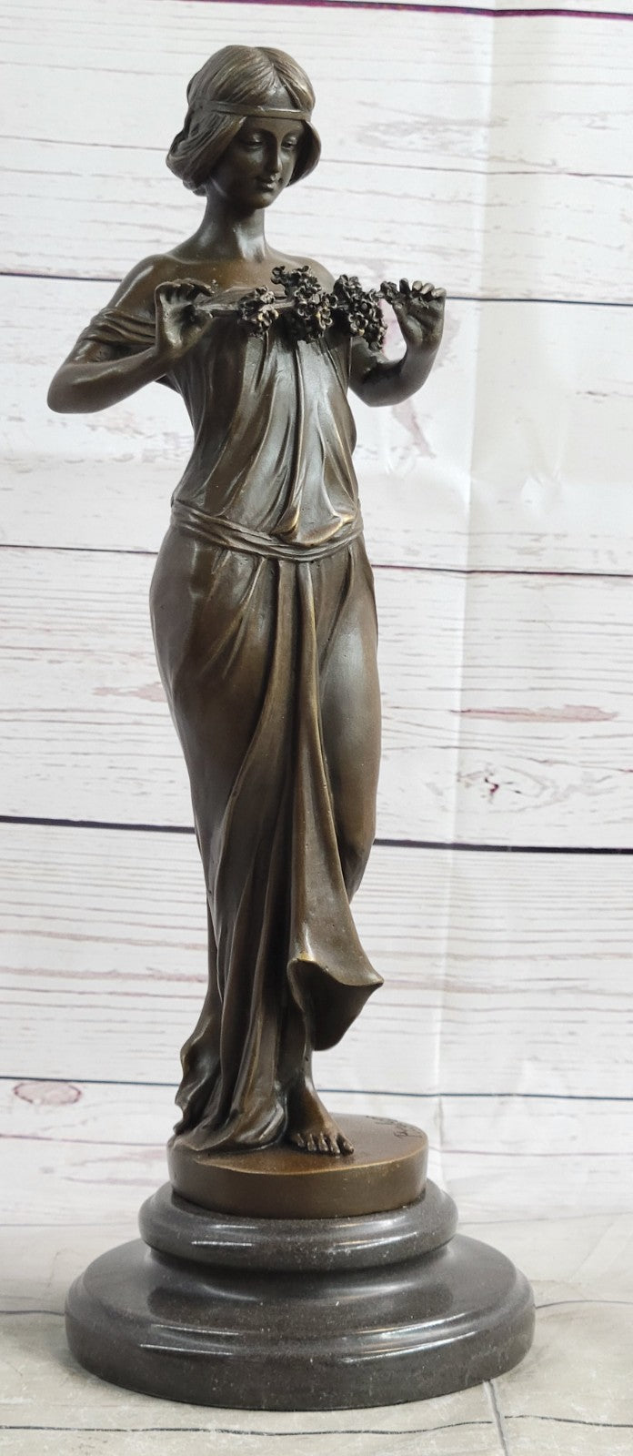 Modern bronze of Lady signed Pittaluga on marble plinth Hot Cast Figurine Décor