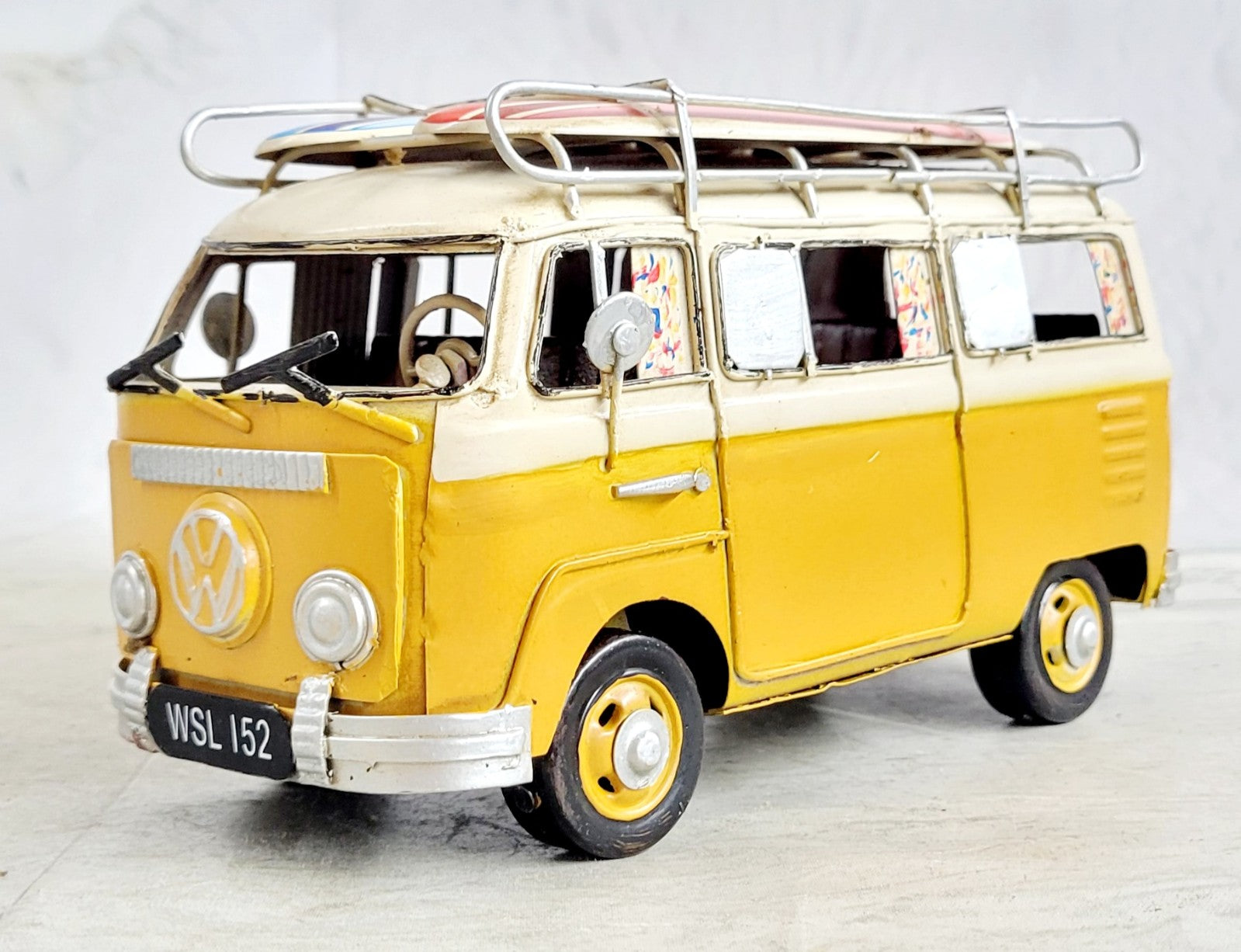 EUROPEAN FINERY VINTAGE METAL VW BUS MODEL W/SURFBOARDS 1:20-SCALE ARTWORK STATUE