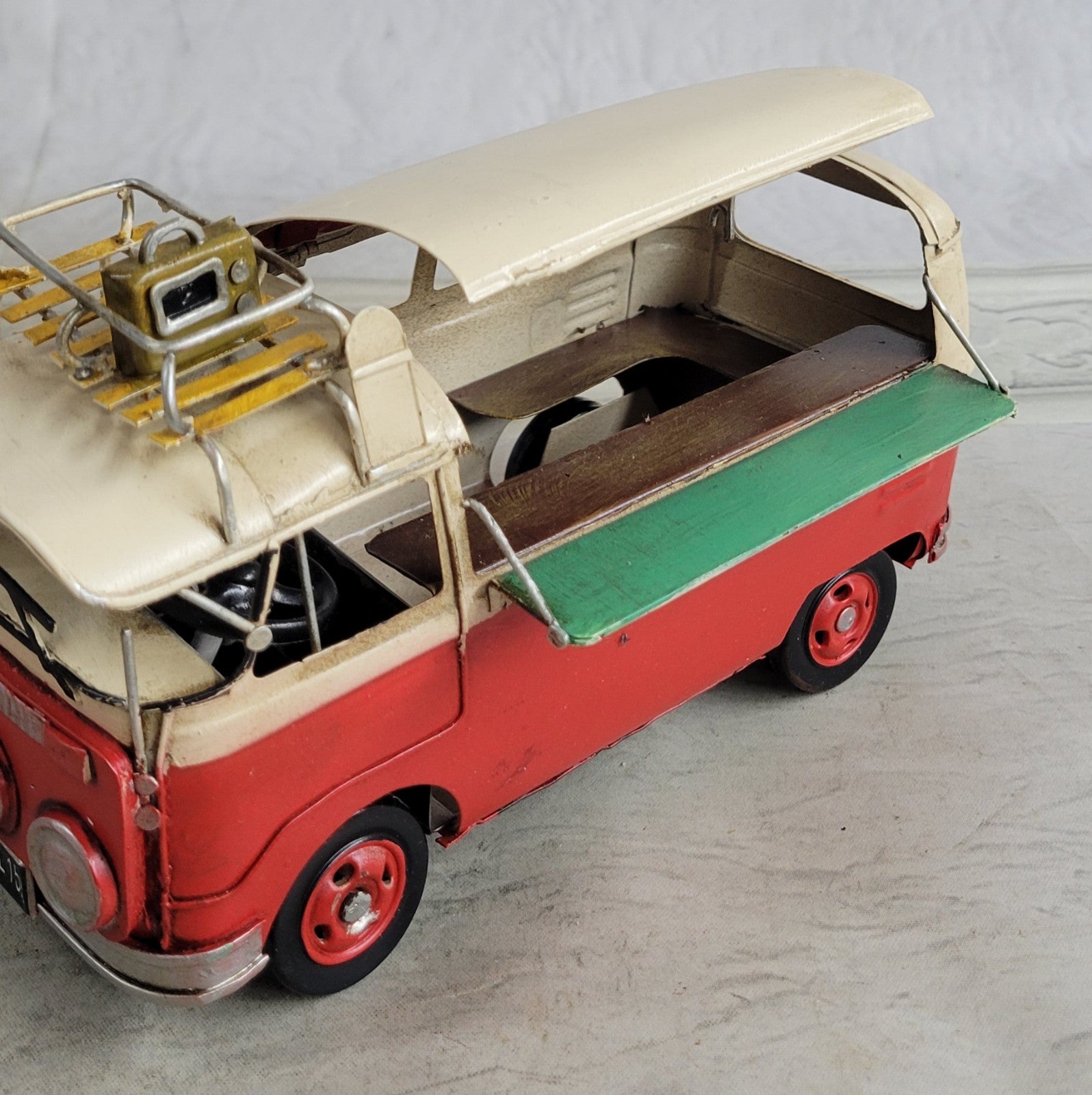 VW T1b Samba in White/Red in 1:24 Scale by European Finery Diecast Model