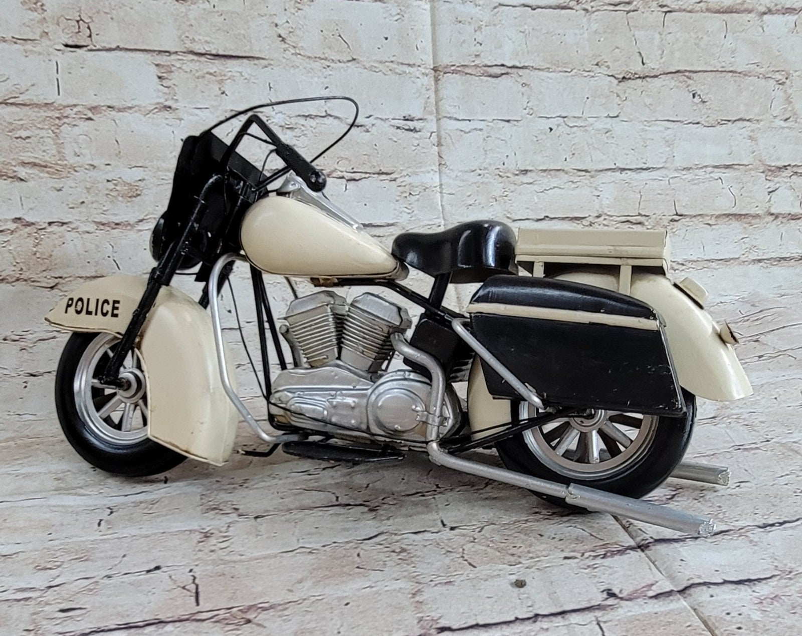 European Finery 1:10 Harley  Police MOTORCYCLE BIKE DIECAST MODEL Artwork