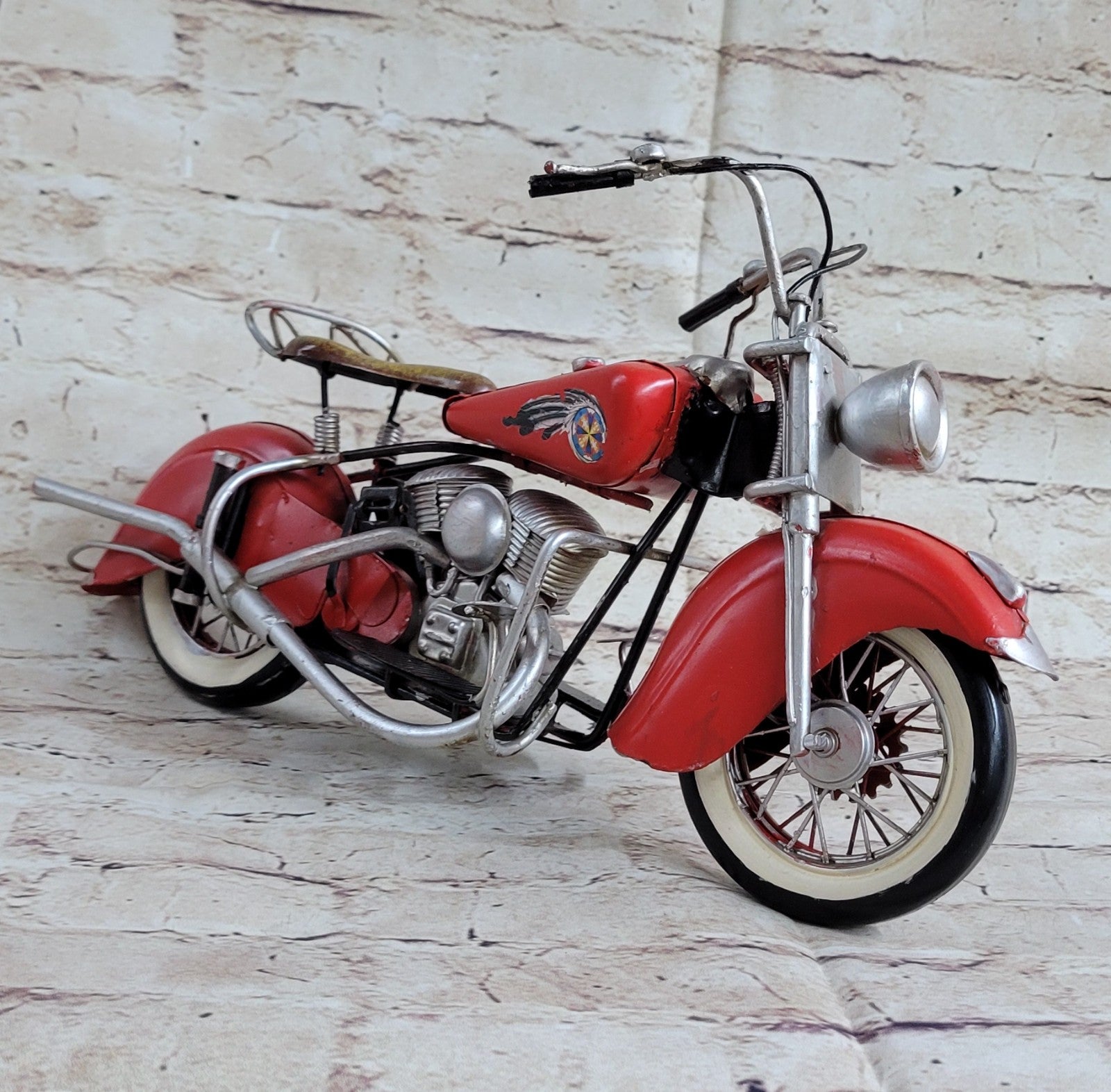 1945 RED HARLEY-DAVIDSON 1:8-SCALE Detailed Handcrafted Motorcycle Decoration