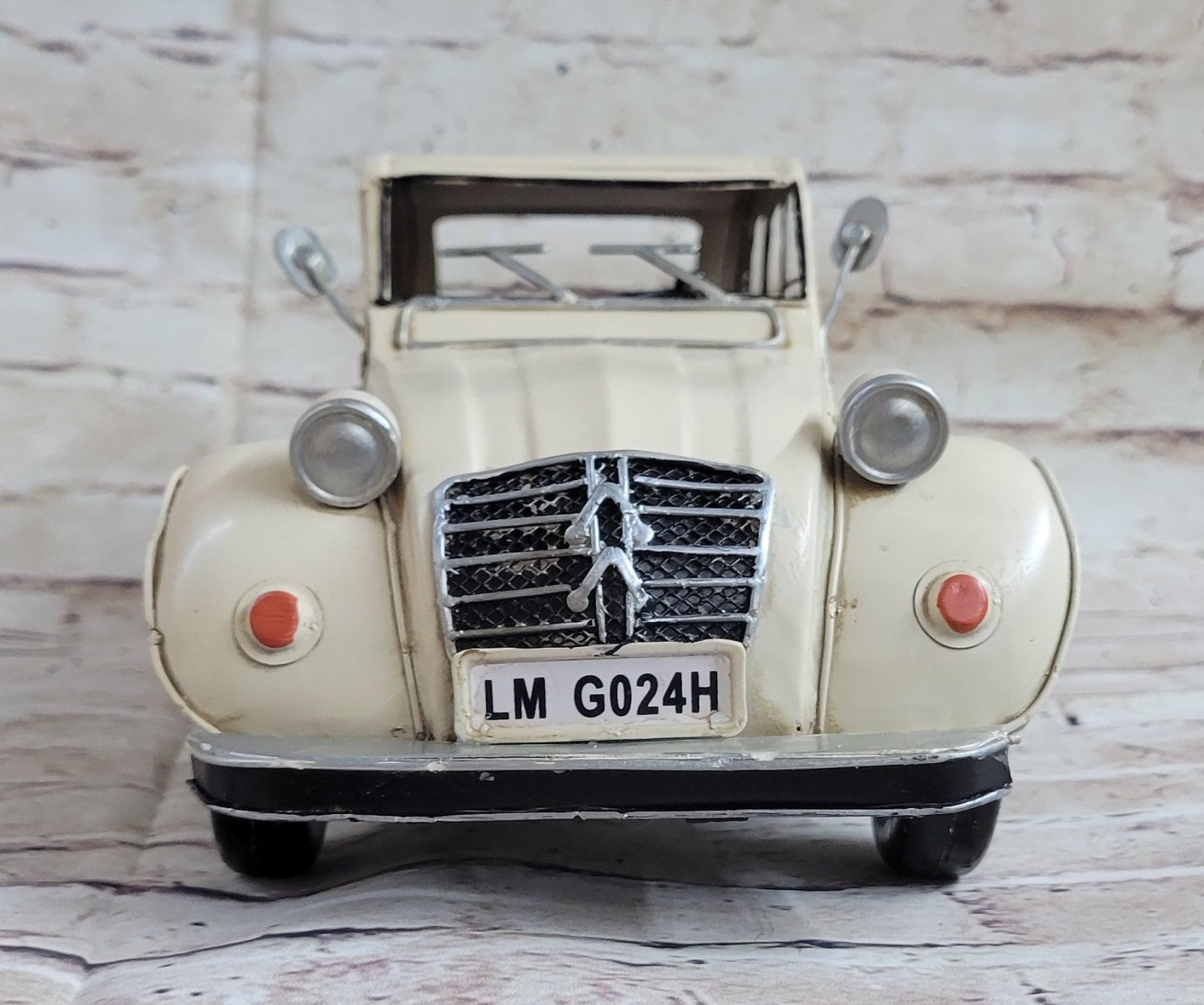 Vintage Polistil Diecast Citroen 2cv 1:25 Scale Made in Europe Artwork