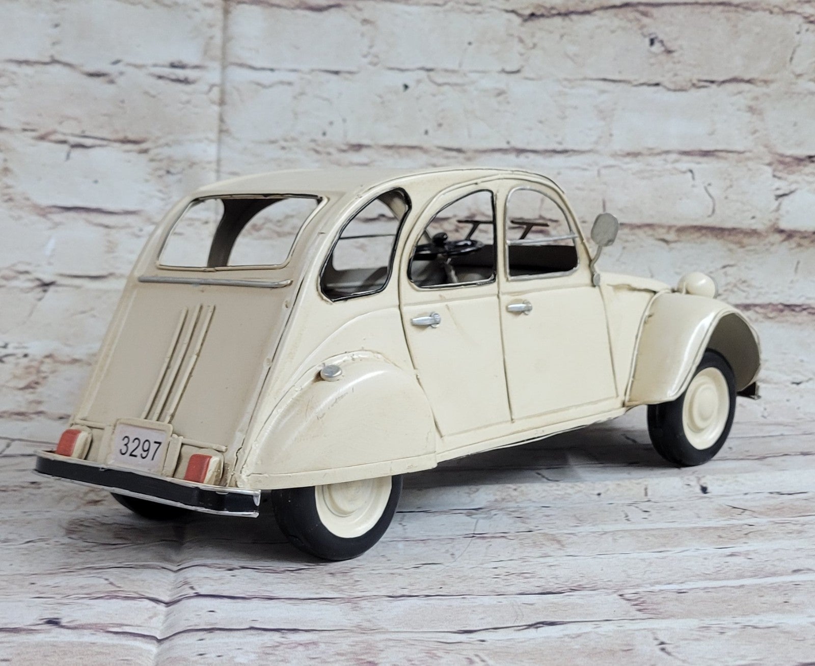 Vintage Polistil Diecast Citroen 2cv 1:25 Scale Made in Europe Artwork