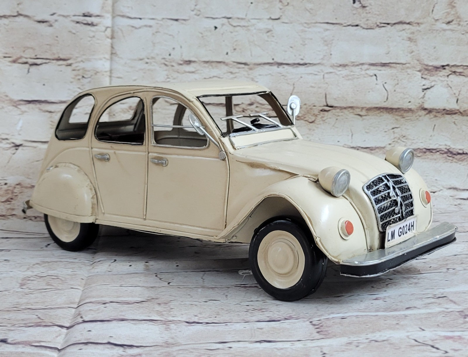 Vintage Polistil Diecast Citroen 2cv 1:25 Scale Made in Europe Artwork