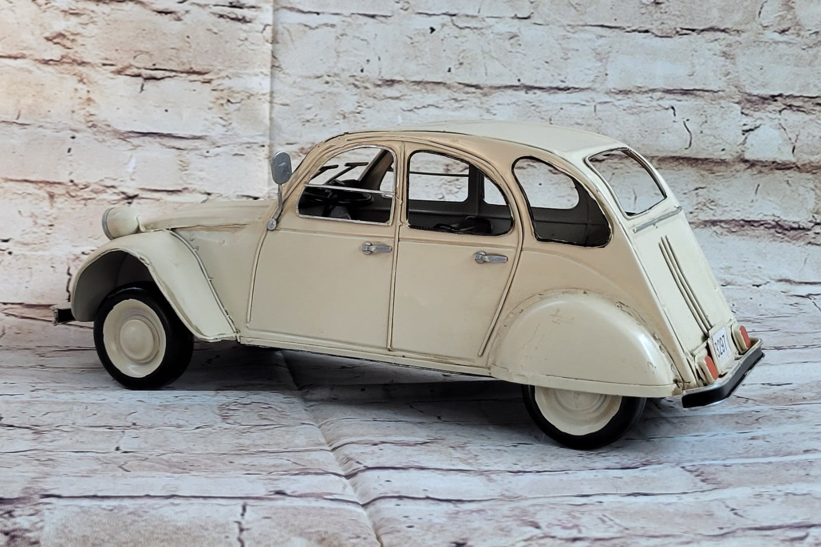 Vintage Polistil Diecast Citroen 2cv 1:25 Scale Made in Europe Artwork