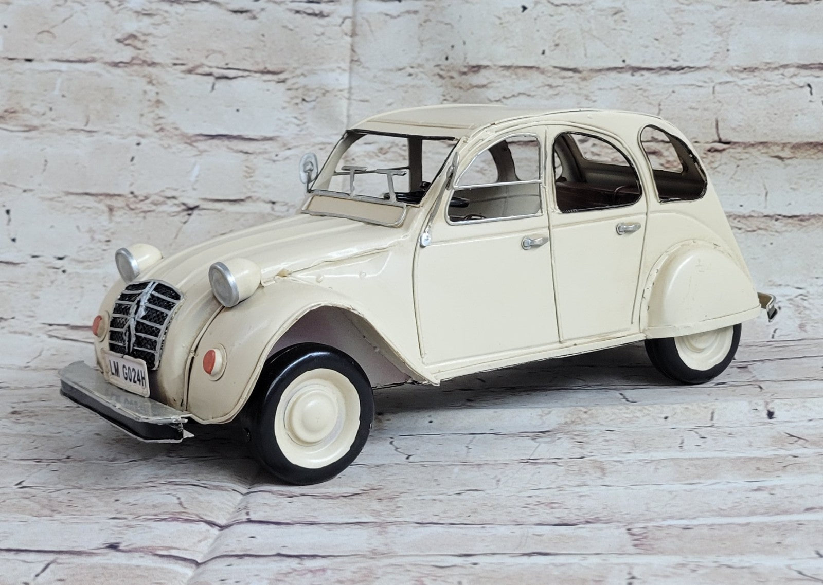 Vintage Polistil Diecast Citroen 2cv 1:25 Scale Made in Europe Artwork