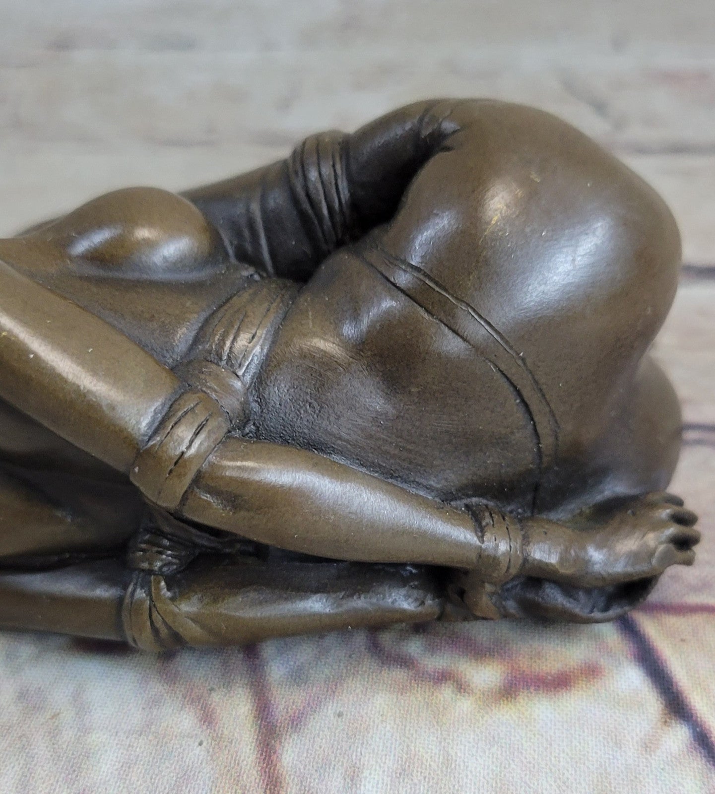 Bondage Girl Chantal - Erotische Sex-Bronze - signiert Original Milo Sculpture