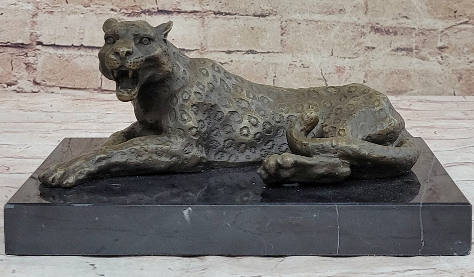 Stunning Art Deco Wildlife Sculpture in Bronze, Depicting a Powerful Cheetah, Masterpiece Figurine