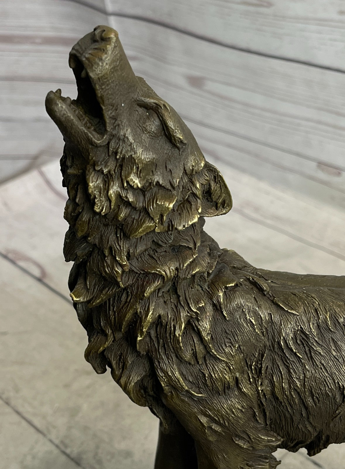 Hot Cast Bronze Wolf Howling Sculpture Signed Original by Milo Cabin Home Decoration
