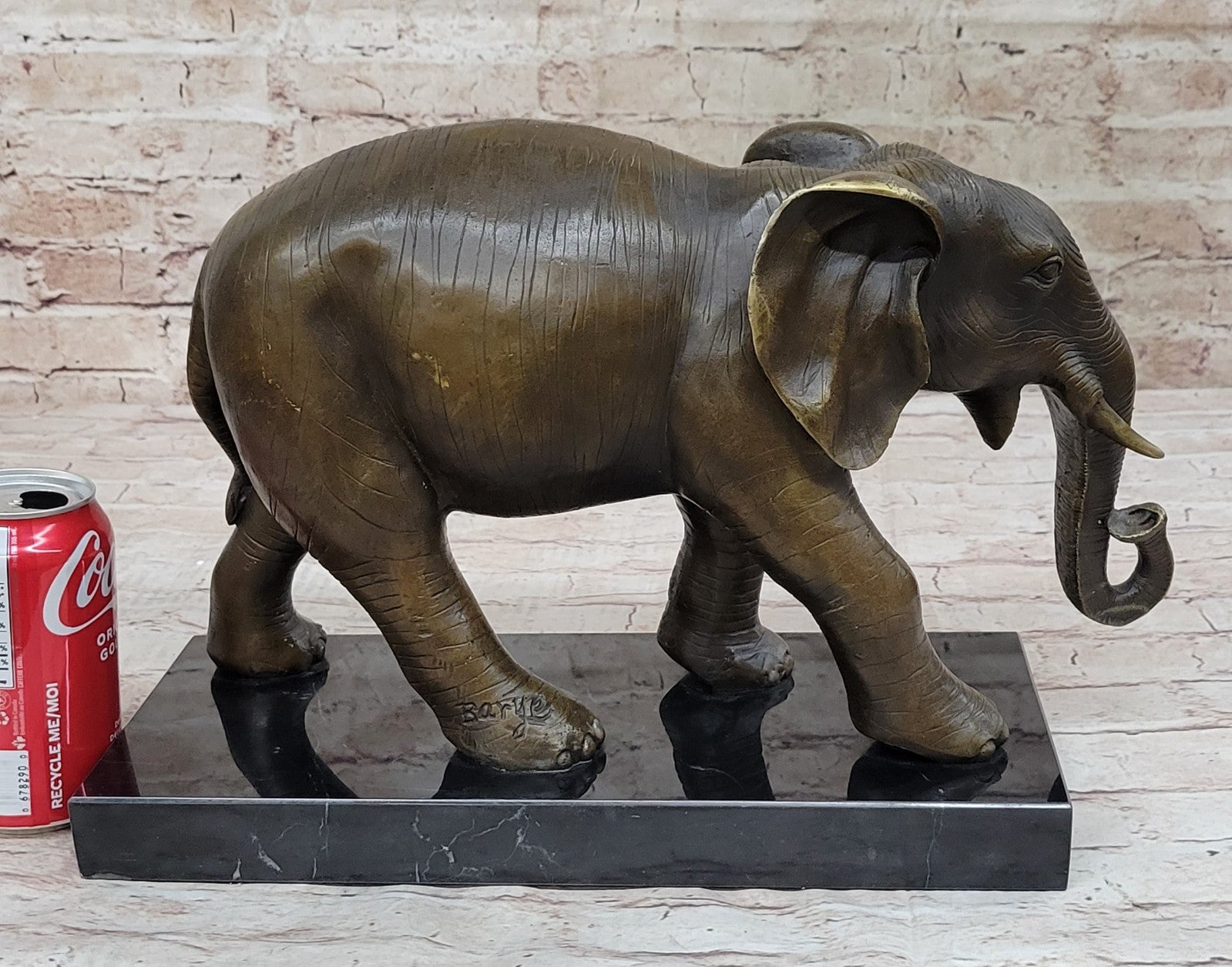 Elephant Figurine - Impressive Bronze Statue with Symbolic Significance Gift