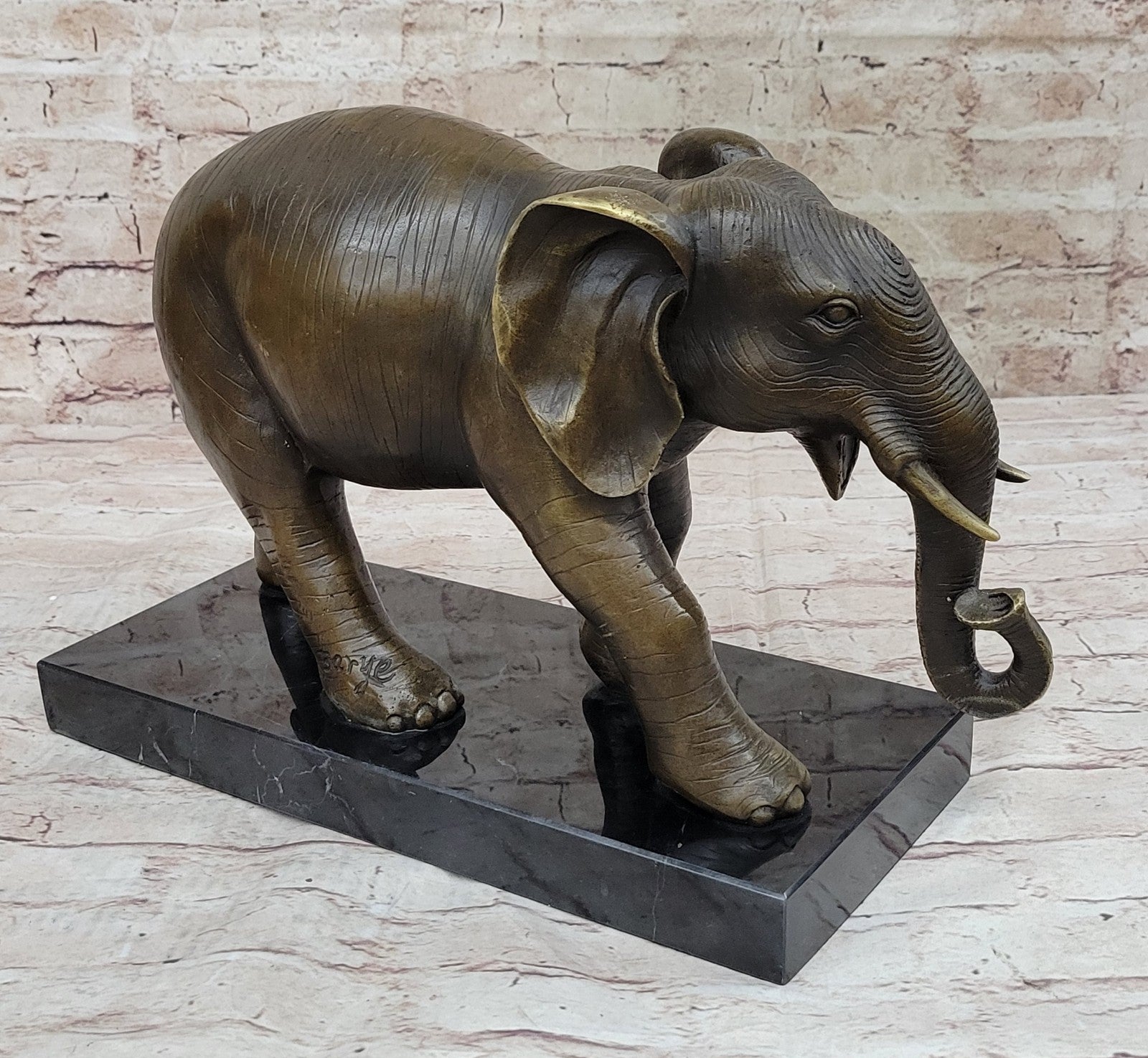 Elephant Figurine - Impressive Bronze Statue with Symbolic Significance Gift
