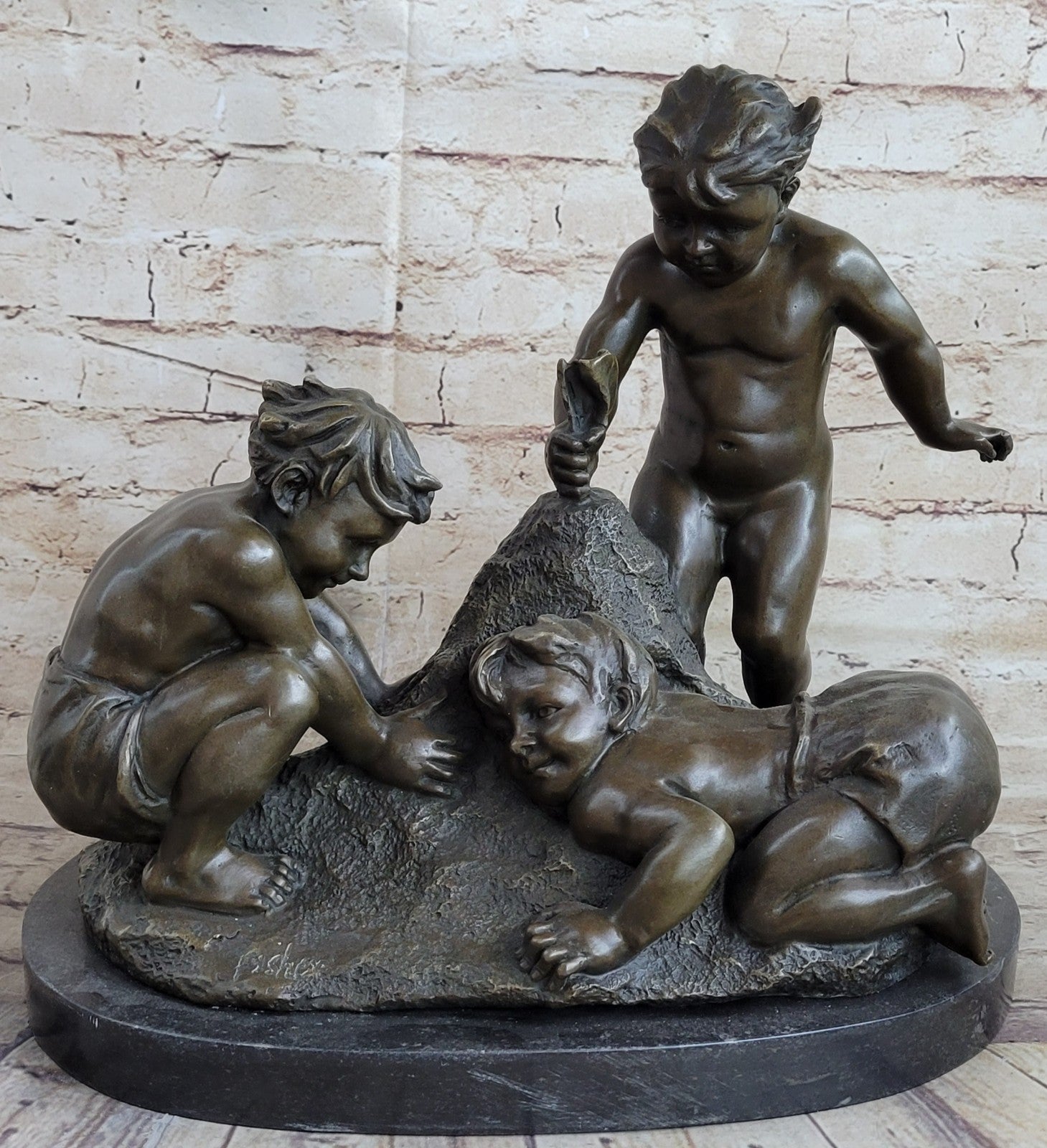European Bronze Finery Child`s Play Children Spitting Bronze Garden Statue Figure