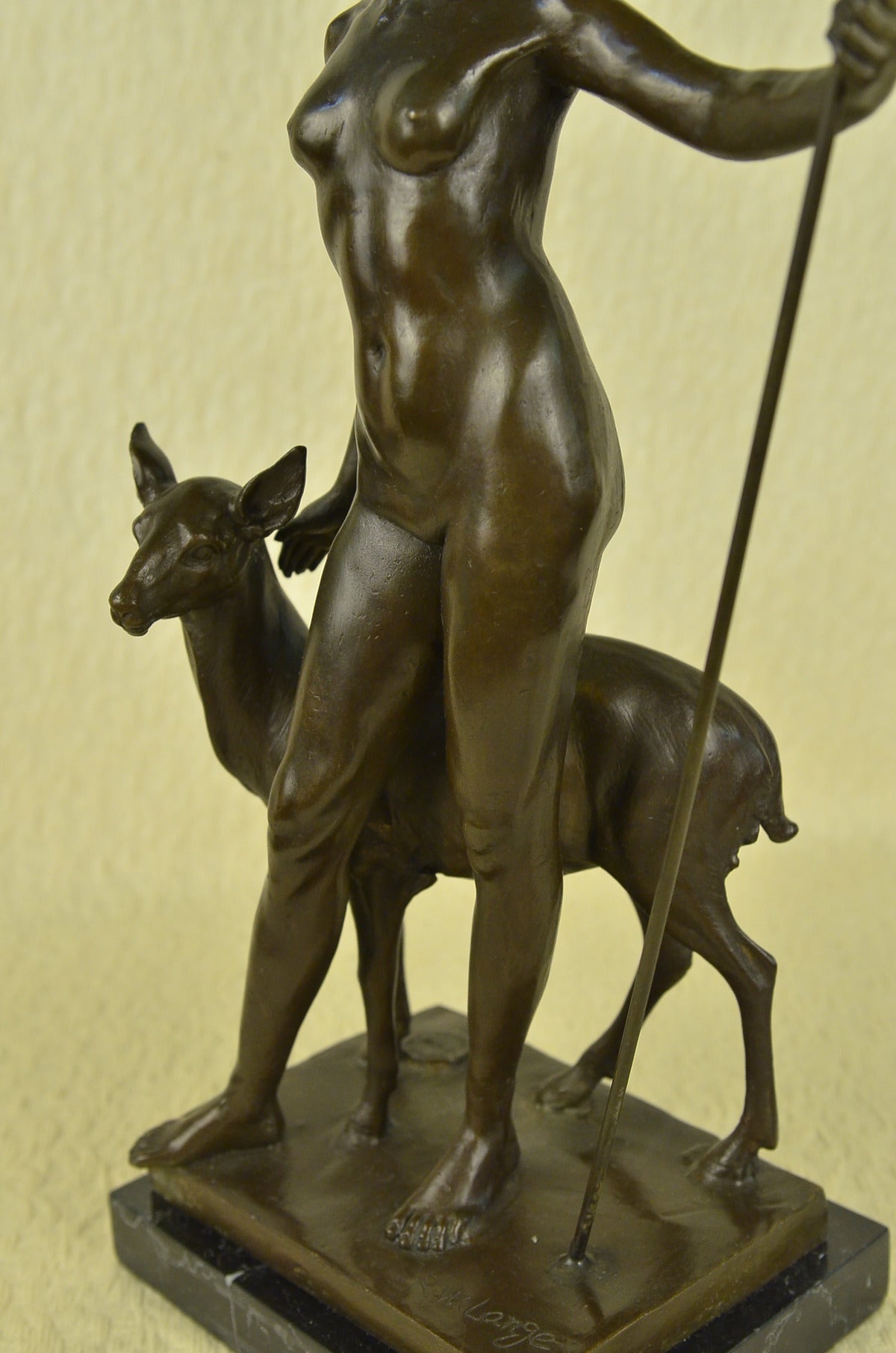 Bronze of "Diana Chasseresse or The Diana of Versailles Hot Cast Classic Artwork