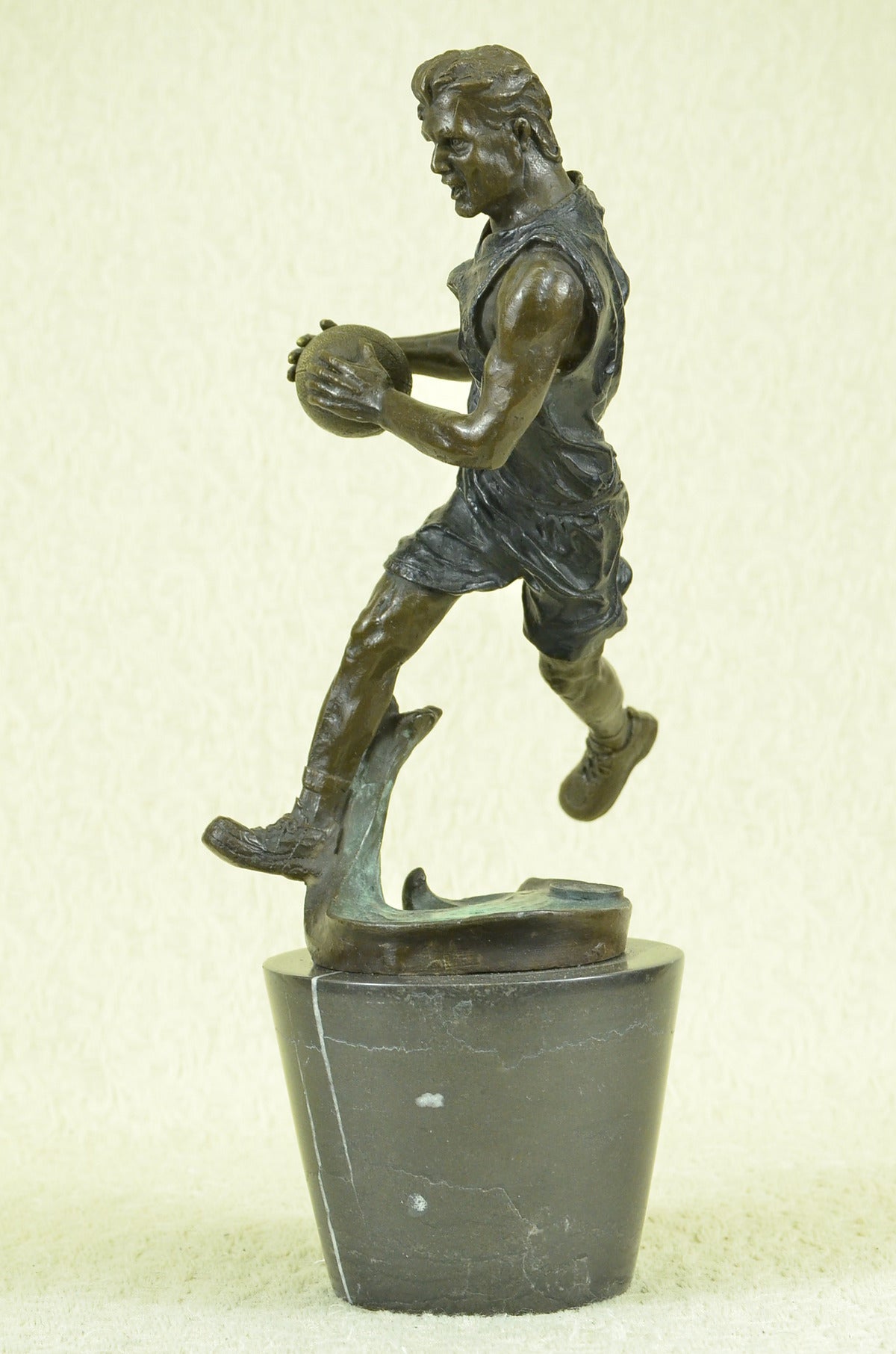 VINTAGE BRONZE STATUE BASKETBALL PLAYER SPORTS ICON BLACK MARBLE POST UP