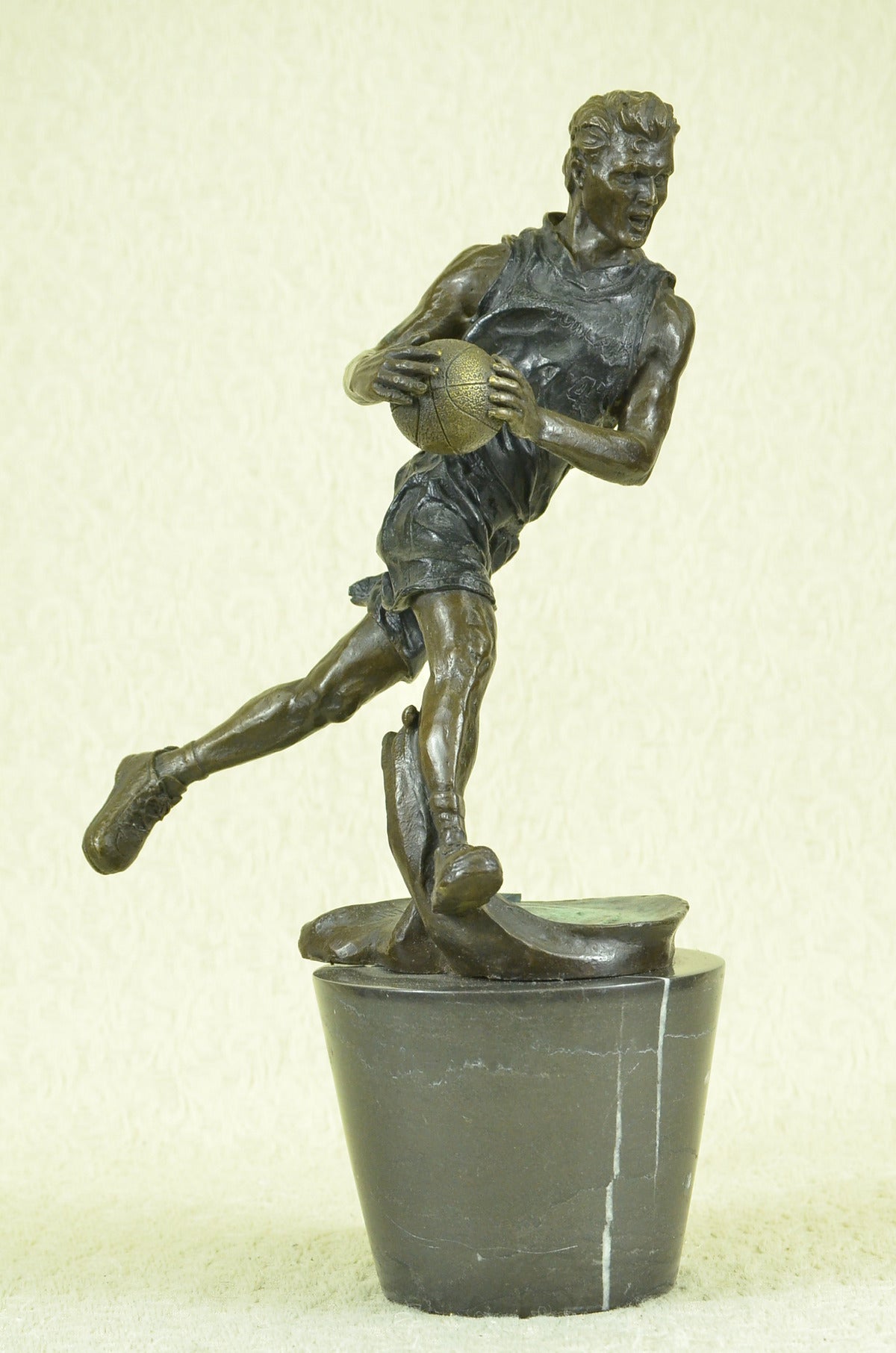 VINTAGE BRONZE STATUE BASKETBALL PLAYER SPORTS ICON BLACK MARBLE POST UP